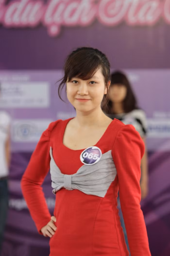 Nguyễn Thị Huyền Anh Ngày sinh: 19/10/1990 Nơi sinh: Sơn Tây- Hà Nội. Lớp: Xuất bản K28, Học viện Báo chí & Tuyên truyền