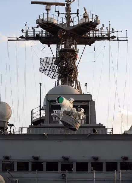 Pháo laser trên tàu đổ bộ USS Ponce Hải quân Mỹ Pháo laser trên tàu đổ bộ USS Ponce Hải quân Mỹ