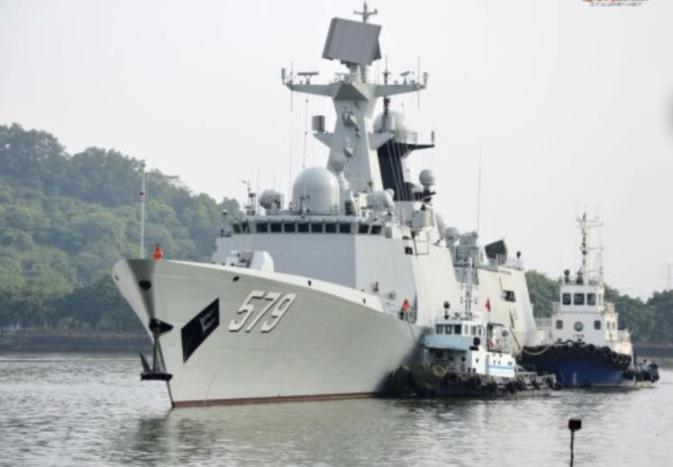 Tàu hộ vệ tên lửa Hàm Đan số hiệu 579 Type 054A chuẩn bị biên chế cho Hải quân Trung Quốc (nguồn mạng sina Trung Quốc)
