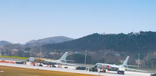Máy bay ném bom H-6K Không quân Trung Quốc