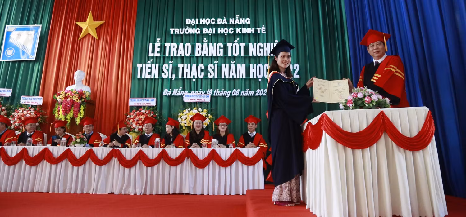Tiến sĩ có ít nhất 3 đề tài nghiên cứu khoa học cấp tỉnh trở lên được cơ quan có thẩm quyền công nhận đến Bình Định làm việc sẽ được hỗ trợ 300 triệu đồng/người. (Ảnh: AN)