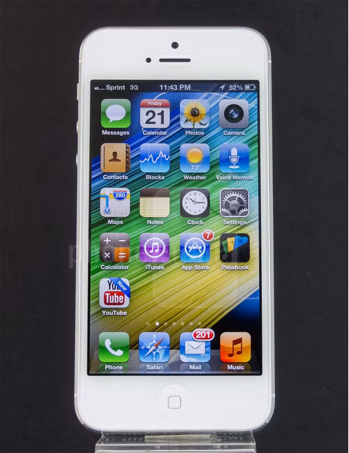 Iphone 5 mang kiểu dáng thời trang an toàn với ốp lưng phủ nhôm bóng, kết hợp với độ mỏng và dài của nó tạo nên sự bóng bẩy hoàn hảo của chiếc smartphone hàng đầu thế giới. Iphone 5 mang kiểu dáng thời trang an toàn với ốp lưng phủ nhôm bóng, kết hợp với độ mỏng và dài của nó tạo nên sự bóng bẩy hoàn hảo của chiếc smartphone hàng đầu thế giới.