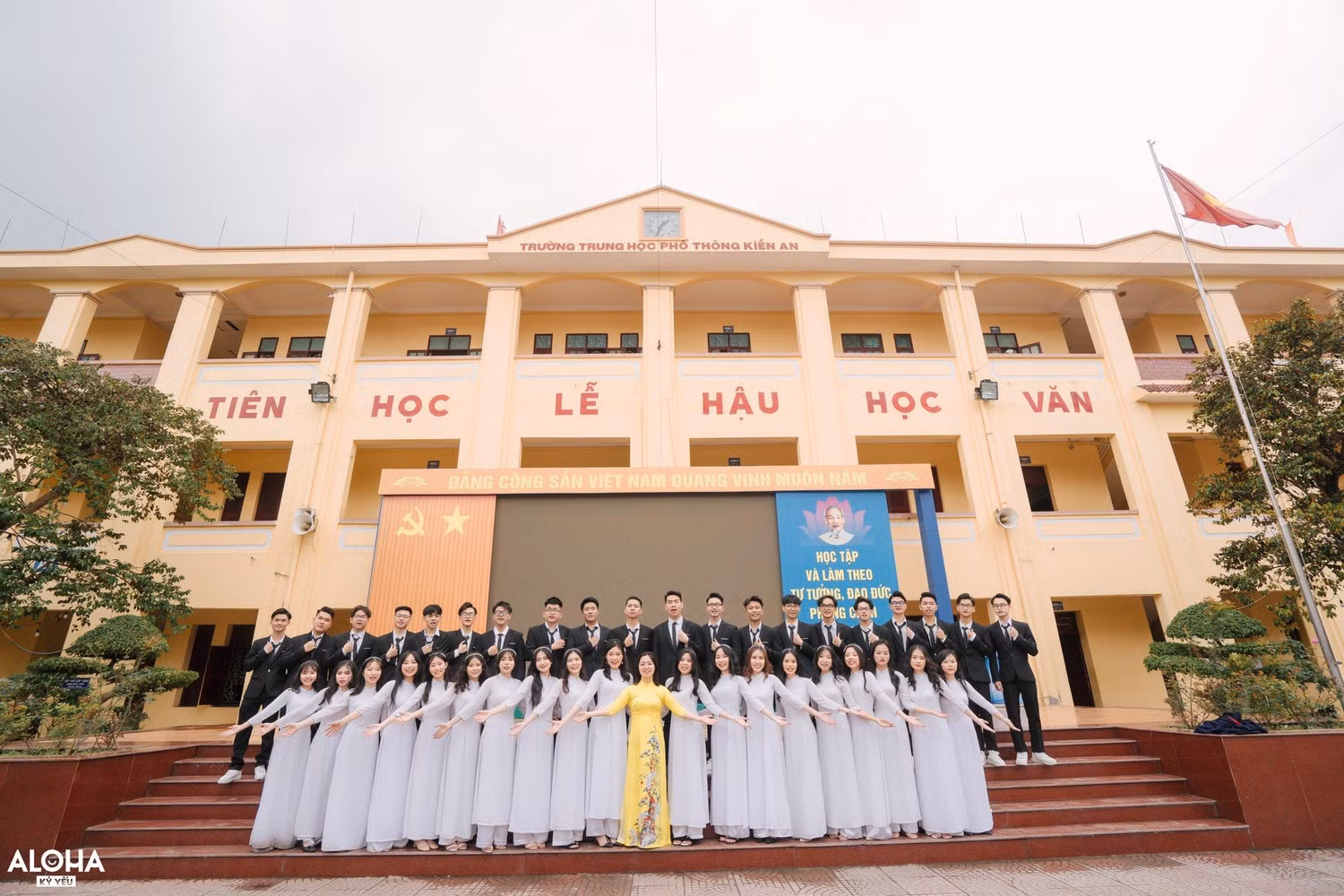 Thầy, cô giáo, bạn học và gia đình là những người đồng hành đã mang lại sự động viên to lớn với Phan Văn Thành (Ảnh: NVCC)