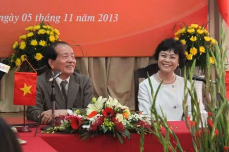 Nhà thơ Hữu Thỉnh và nhà văn Thiết Ngưng Trung Quốc