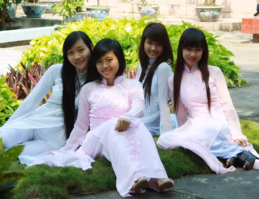 trang thích nấu ăn, may vá, đọc sách, xem phim, nghe nhạc