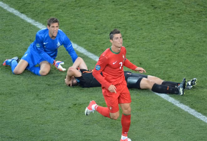 Ronaldo tỏa sáng, ghi bàn đầu tiên ở VCK Euro 2012.