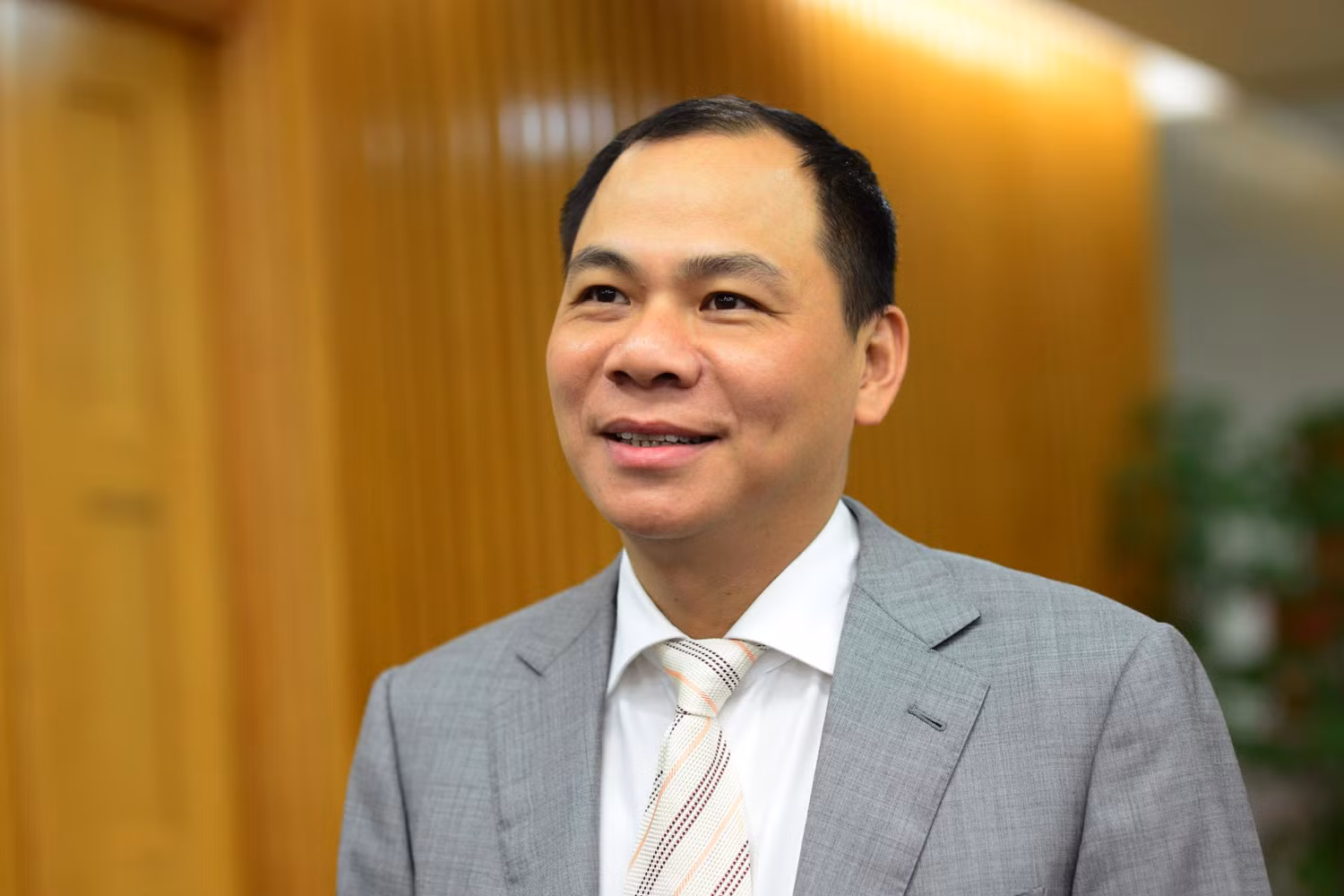 Chân dung tỷ phú USD Phạm Nhật Vượng.