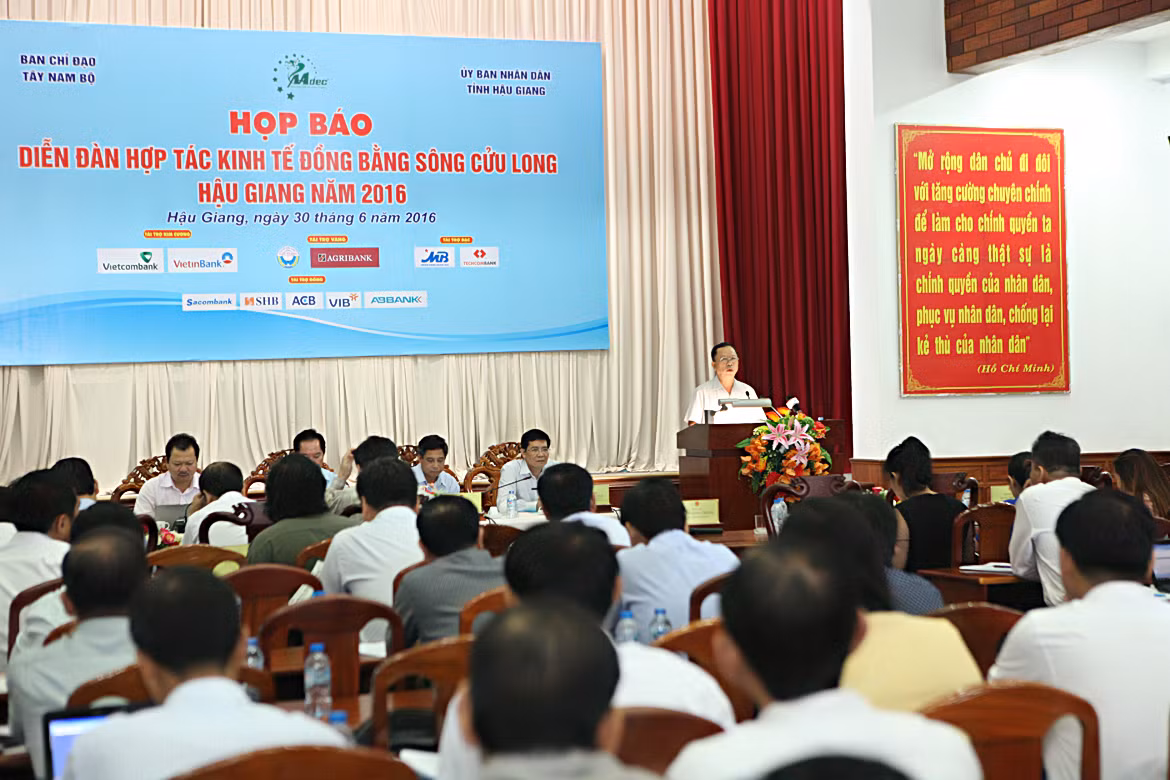 Họp báo công bô sự kiện Diễn đàn Hợp tác kinh tế đồng bằng sông Cửu Long - Hậu Giang 2016 (MDEC năm 2016).