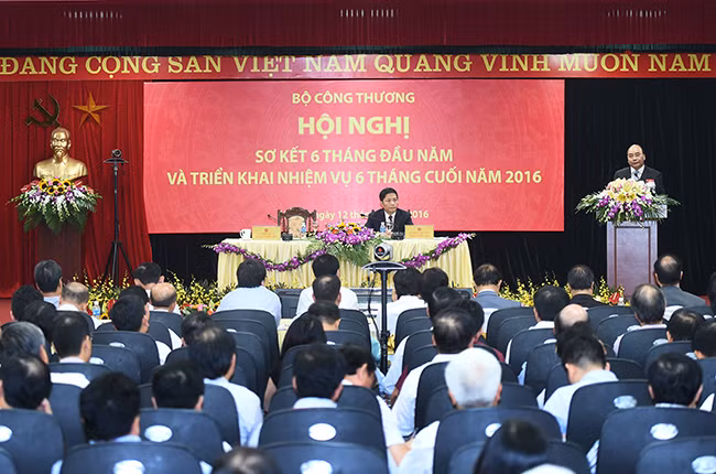 Thủ tướng Nguyễn Xuân Phúc phát biểu chỉ đạo tại hội nghị của Bộ Công Thương, ngày 12/7 - Ảnh: chinhphu.vn.