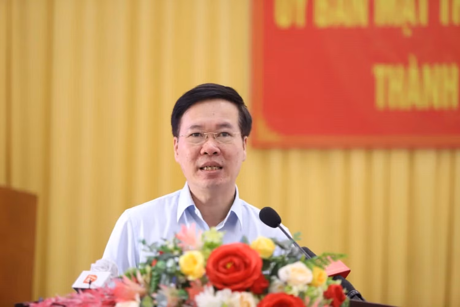 Ông Võ Văn Thưởng - Ủy viên Bộ Chính trị, Thường trực Ban Bí thư, thành viên Đoàn đại biểu Quốc hội thành phố Đà Nẵng trả lời những băn khoăn, lo lắng của cử tri Đà Nẵng về việc đưa môn Lịch sử trở thành môn học tự chọn. Ảnh: AN