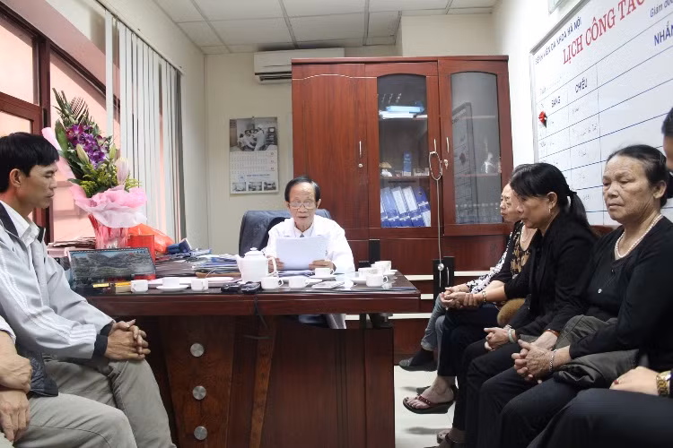 Cuộc gặp gỡ giữa gia đình bệnh nhân Tưởng và lãnh đạo bệnh viện Đa khoa Hà Nội.