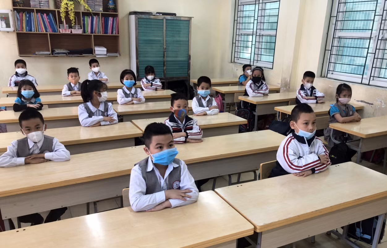 Thực hiện việc giãn cách, Trường Tiểu học Chu Văn An (quận Ngô quyền) đã chia ca để học sinh học tập (Ảnh: LT)