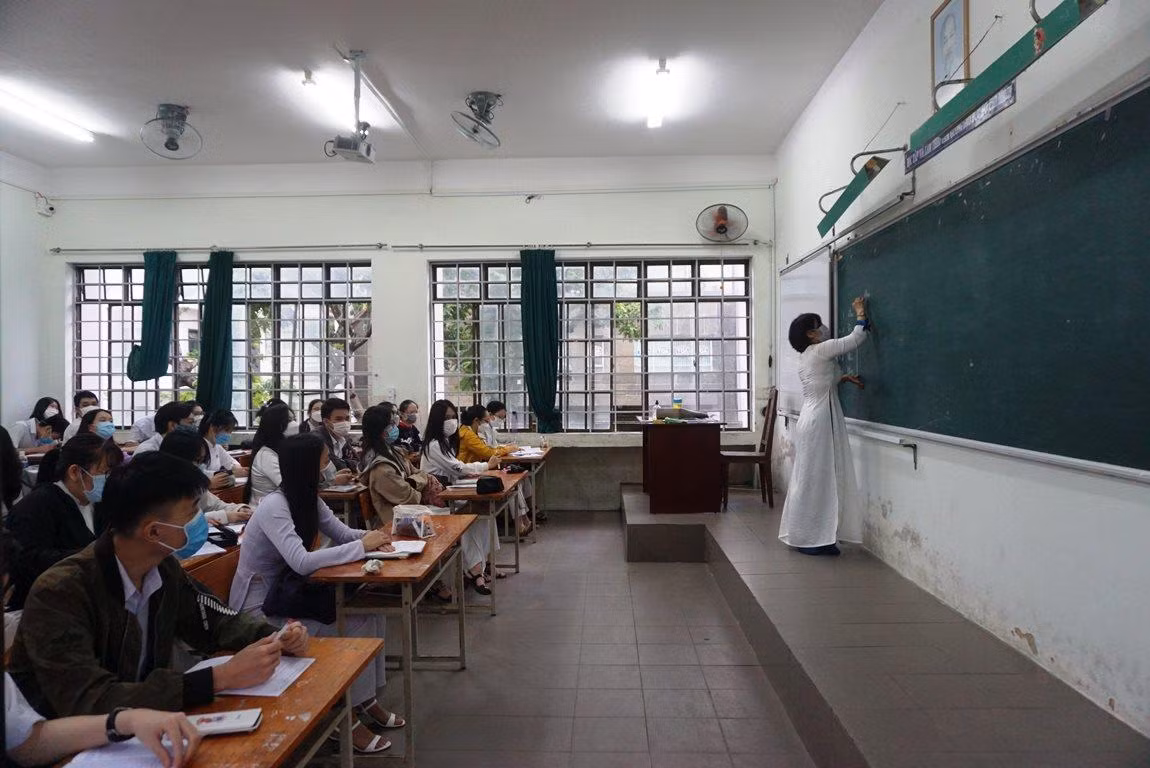 Các trường có thể tiếp tục tổ chức dạy học các môn Âm nhạc, Mĩ thuật, Giáo dục thể chất, Giáo dục Quốc phòng - An ninh... bằng hình thức gửi đến học sinh hoặc đăng tải lên website của nhà trường các video hướng dẫn giúp học sinh tự luyện tập ở nhà mà không xếp vào thời khóa biểu chính khóa...
