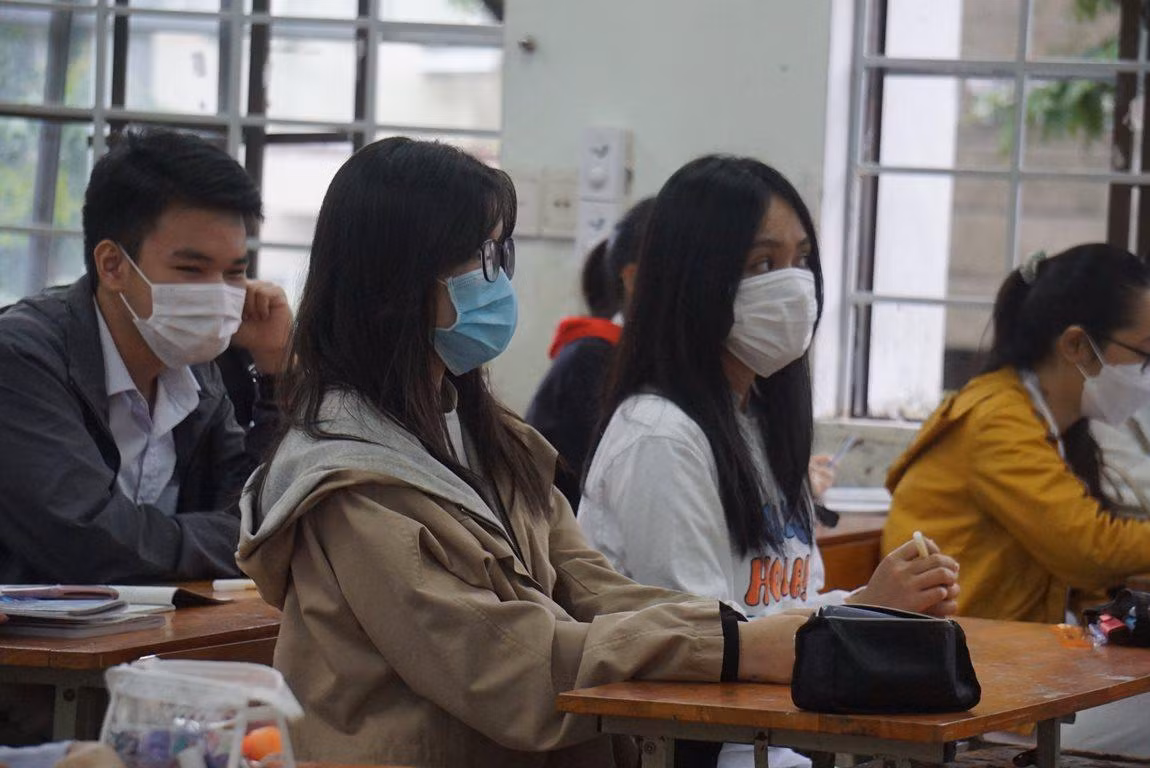 Việc được trở lại trường học trực tiếp trong giai đoạn này có nhiều ý nghĩa với học sinh khối 12 bởi phía trước là những kỳ thi quan trọng.