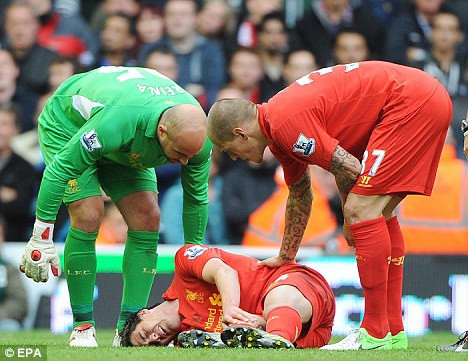 Martin Kelly cũng có thể nghỉ hết năm 2012.