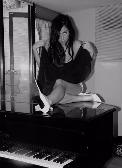 "Gaga vẫn là cô gái ngày ấy", Malgorzata nhận xét. "Gaga vẫn là cô gái ngày ấy", Malgorzata nhận xét.