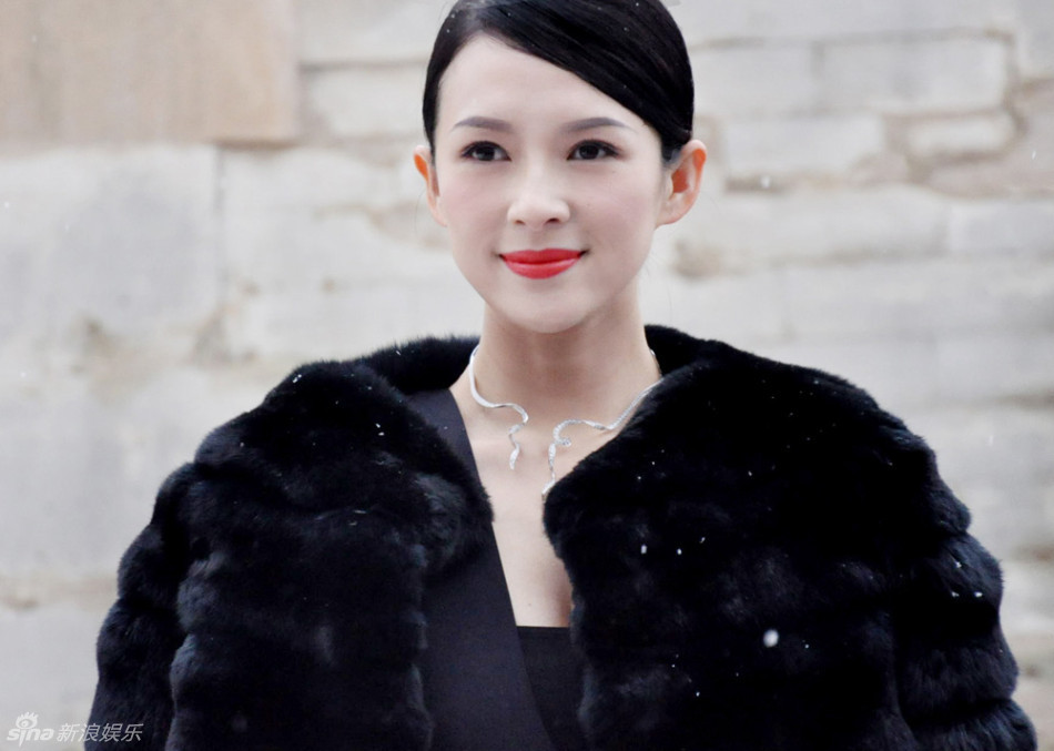 Chương Tử Di được Forbes đánh giá cho những nỗ lực và bước tiền ổn định trong danh sách.