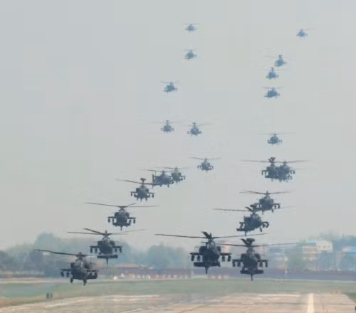 Tiểu đoàn trực thăng AH-64D Apache thuộc lữ đoàn chiến đấu đường không của Quân đội Mỹ tại Hàn Quốc (ảnh tư liệu, minh họa) Tiểu đoàn trực thăng AH-64D Apache thuộc lữ đoàn chiến đấu đường không của Quân đội Mỹ tại Hàn Quốc (ảnh tư liệu, minh họa)