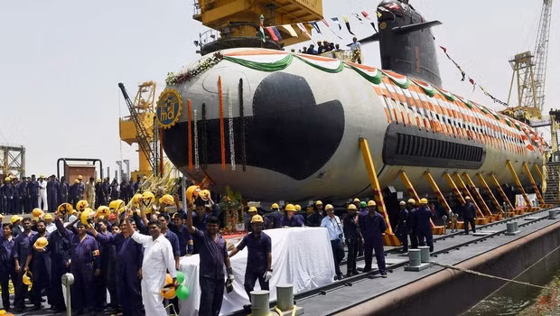 Ngày 6 tháng 4 năm 2015, Ấn Độ hạ thủy tàu ngầm lớp Scorpene đầu tiên mang tên INS Kalvari