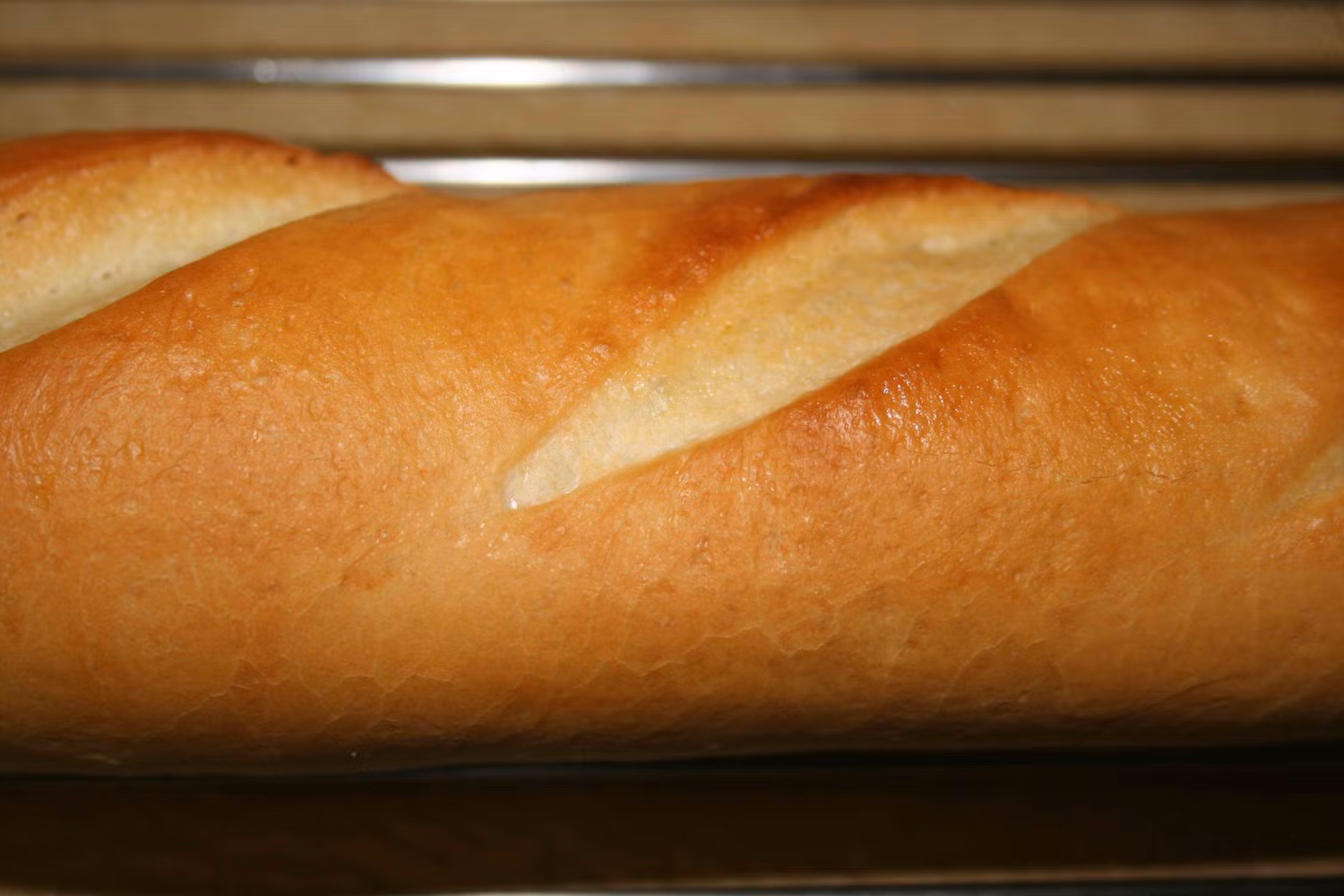 Ngoài ra, người ta còn dùng thêm các loại bánh ngọt như: bánh mì,