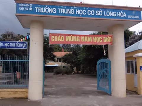 Trường trung học cơ sở Long Hòa, xã Long Hòa, huyện Phú Tân, tỉnh An Giang (ản: website nhà trường) Trường trung học cơ sở Long Hòa, xã Long Hòa, huyện Phú Tân, tỉnh An Giang (ản: website nhà trường)