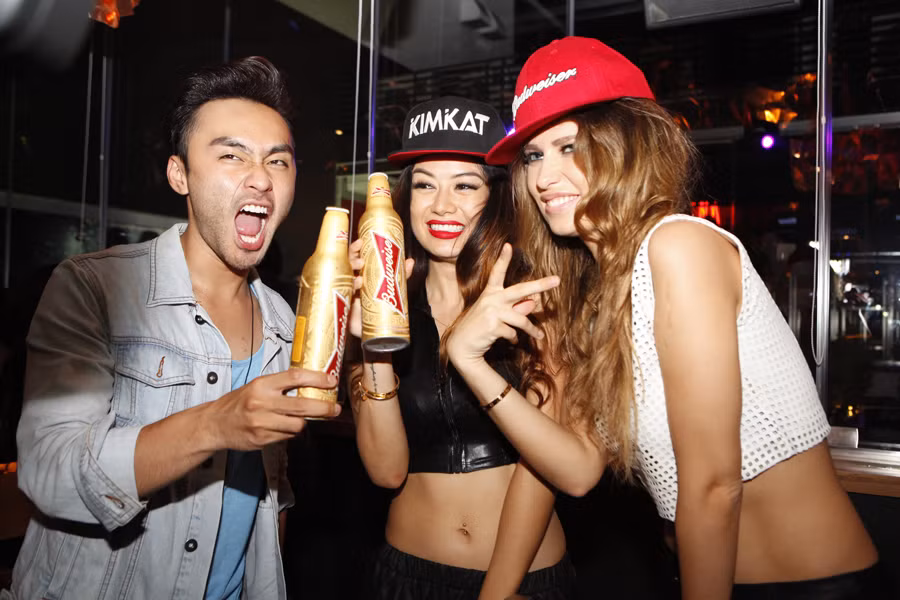 KimKat cùng VJ Dustin Nguyễn KimKat cùng VJ Dustin Nguyễn