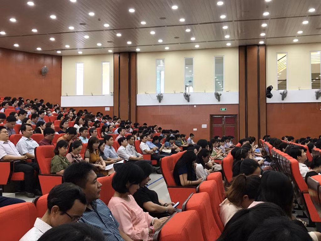 Ảnh kỳ thi nâng ngạch cụm 2 tại Đại học Huế năm 2020 của Bộ Giáo dục và Đào tạo (ảnh: thầy Chương cung cấp) Ảnh kỳ thi nâng ngạch cụm 2 tại Đại học Huế năm 2020 của Bộ Giáo dục và Đào tạo (ảnh: thầy Chương cung cấp)