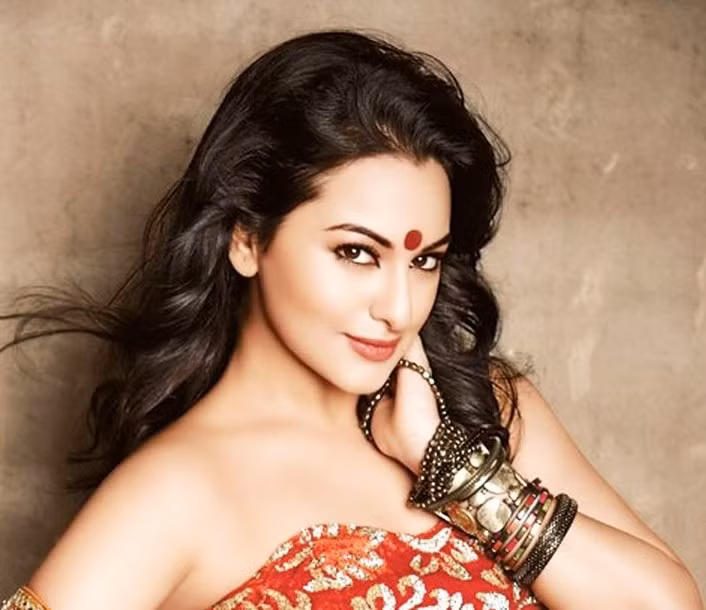 Nữ diễn viên Sonakshi Sinha tính đến nay có lẽ không phải là nhiều, nhưng những hợp đồng quảng cáo cũng đủ mang lại vị trí thứ 8 cho người đẹp sinh năm 1987 với 17 triệu rupi. Nữ diễn viên Sonakshi Sinha tính đến nay có lẽ không phải là nhiều, nhưng những hợp đồng quảng cáo cũng đủ mang lại vị trí thứ 8 cho người đẹp sinh năm 1987 với 17 triệu rupi.