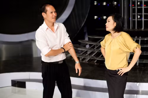 Sau khi biết nghệ sĩ mà 6 người chơi ấn chọn được ở tuần trước và qua trailer tập 3, khán giả nhận thấy ở tập này, chị Chanh và Đại Nghĩa có vẻ không gặp khó khăn nhiều với nghệ sĩ mà họ phải hóa thân. Sau khi biết nghệ sĩ mà 6 người chơi ấn chọn được ở tuần trước và qua trailer tập 3, khán giả nhận thấy ở tập này, chị Chanh và Đại Nghĩa có vẻ không gặp khó khăn nhiều với nghệ sĩ mà họ phải hóa thân.