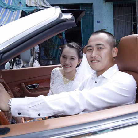 Lộ nhẫn cưới thiếu gia Hà thành tặng siêu mẫu Ngọc Thạch ảnh 3