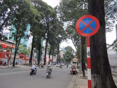  Nhiều tuyến đường cấm đỗ xe theo giờ và theo ngày chẵn lẻ ảnh 1