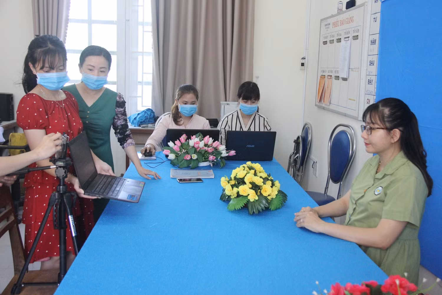 Việc giảng dạy trực tuyến sẽ được triển khai trong những tuần tới khi học sinh phải tiếp tục nghỉ học vì dịch bệnh Covid-19 diễn biến phức tạp.