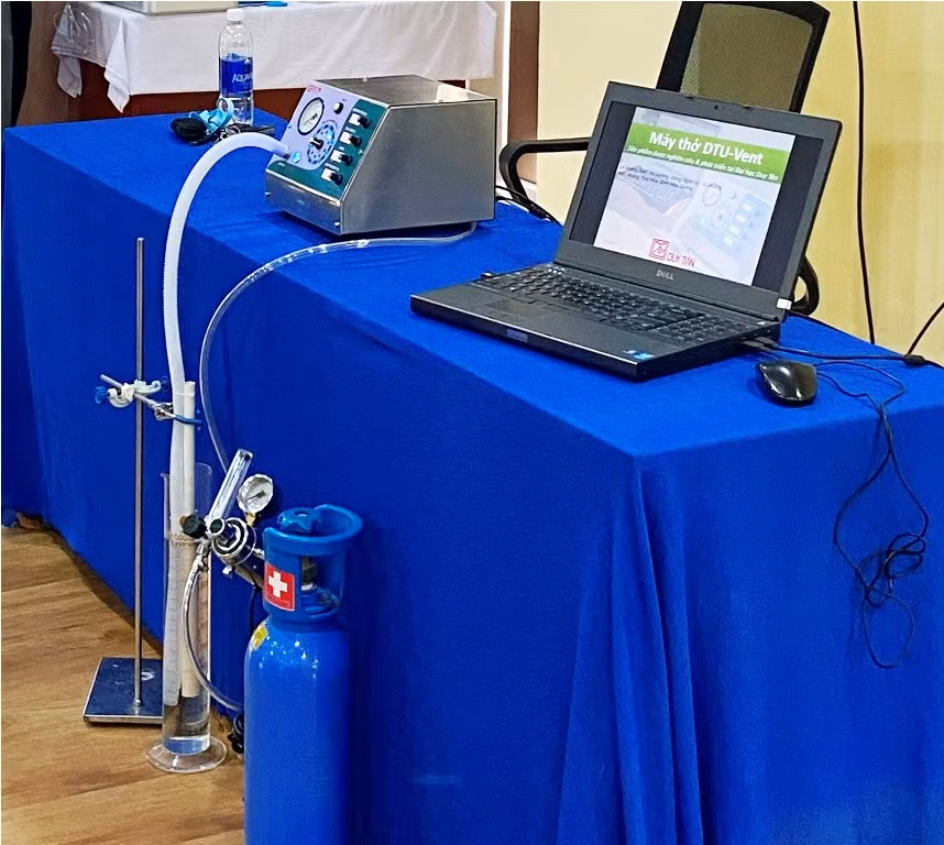 Máy trợ thở DTU-Vent được thiết kế với 10 chế độ được cài đặt sẵn thông qua ước lượng chiều cao của bệnh nhân. Ảnh: AN