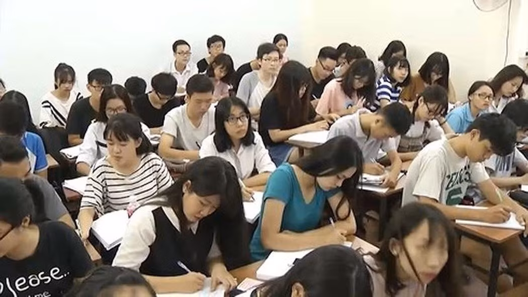 Nhiều thầy cô dạy thêm hiện nay đang chủ yếu dạy học sinh chính khóa của mình ((Ảnh minh họa: vov.vn) Nhiều thầy cô dạy thêm hiện nay đang chủ yếu dạy học sinh chính khóa của mình ((Ảnh minh họa: vov.vn)
