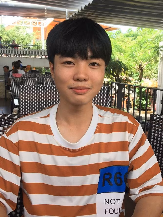 Nguyễn Viết Huy Hoàng học sinh lớp 12H2 Trường Trung học chuyên Lương Thế Vinh thành phố Biên Hòa (Ảnh tác giả)