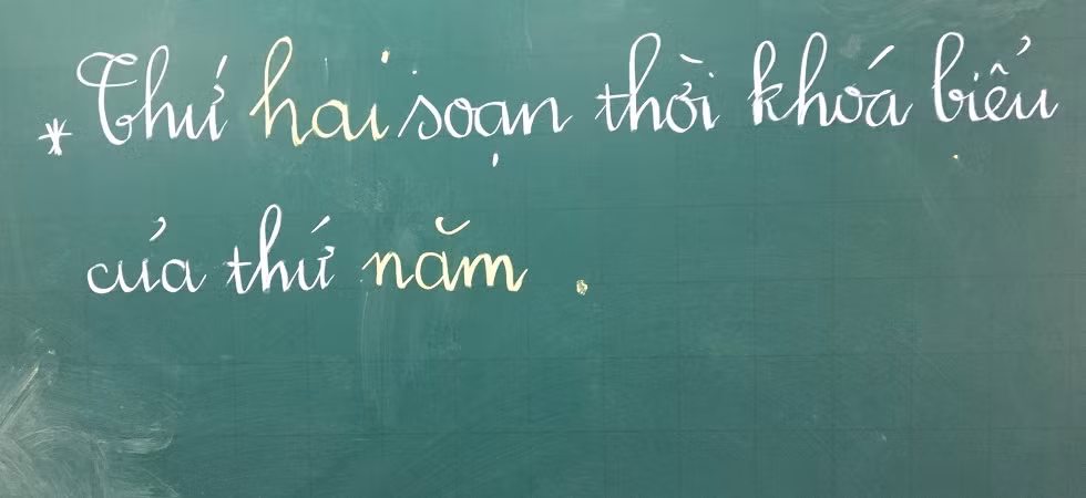 Ngày nào thầy cô cũng phải ghi bảng thế này nhưng nhiều học sinh vẫn soạn sai sách vở đi học (Ảnh tác giả) Ngày nào thầy cô cũng phải ghi bảng thế này nhưng nhiều học sinh vẫn soạn sai sách vở đi học (Ảnh tác giả)