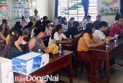 Một buổi họp phụ huynh (Báo Đồng Nai) Một buổi họp phụ huynh (Báo Đồng Nai)