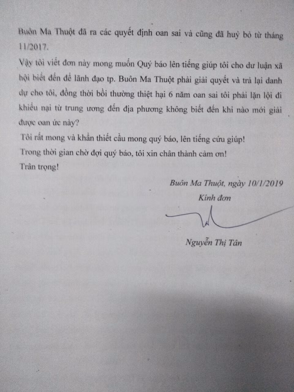 Đơn của cô giáo Tân Trường Tiểu học Lý Tự Trọng thành phố Buôn Ma Thuột gửi Báo Điện tử Giáo dục Việt Nam (cô giáo Tân cung cấp) Đơn của cô giáo Tân Trường Tiểu học Lý Tự Trọng thành phố Buôn Ma Thuột gửi Báo Điện tử Giáo dục Việt Nam (cô giáo Tân cung cấp)