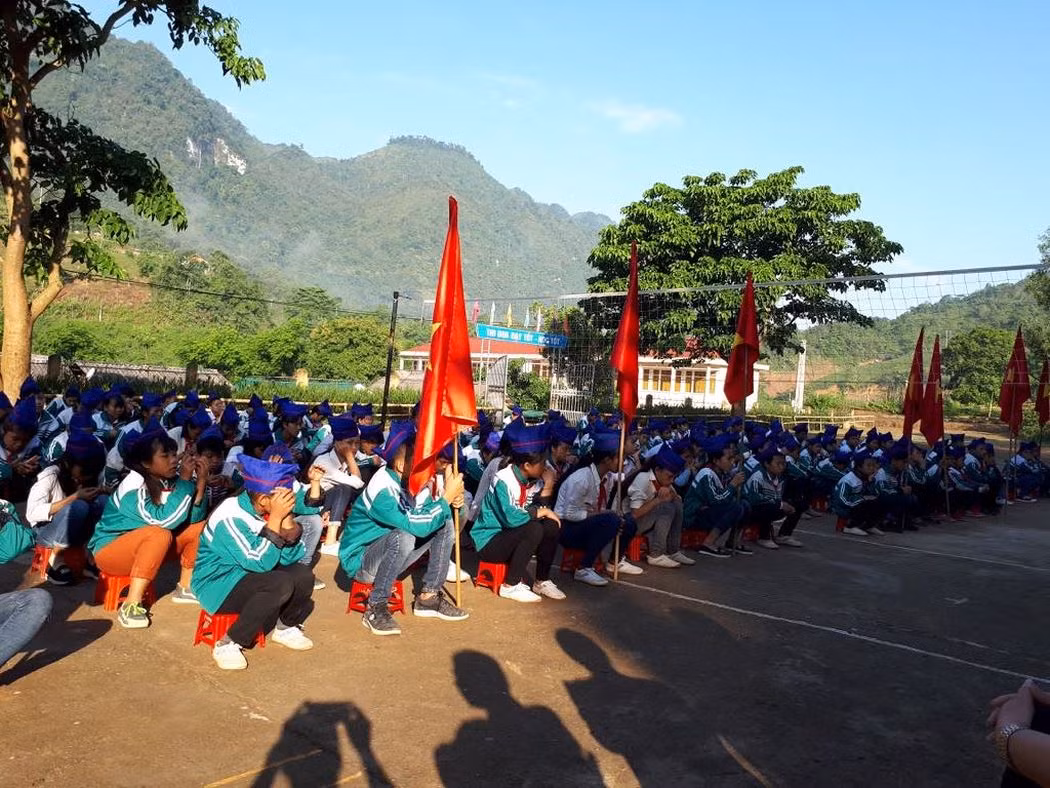 Phòng Giáo dục huyện Kỳ Sơn ra công văn rà soát việc thu tiền trái phép