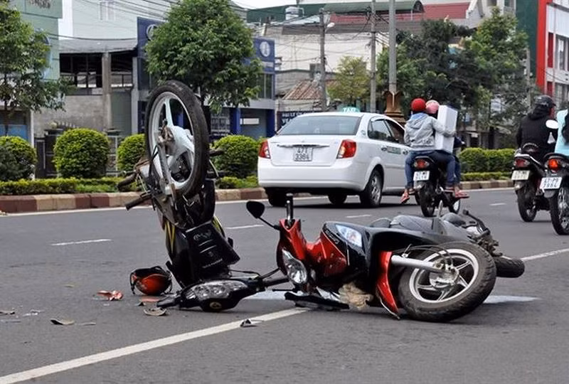 Giằng xé đầy mâu thuẫn giữa kinh tế và sức khỏe cộng đồng ảnh 2