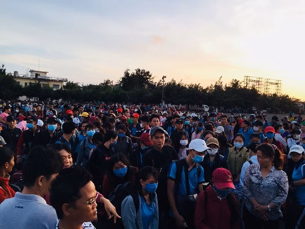 Học sinh huyện đảo Phú Quý vào đất liền dự thi (ảnh tác giả)