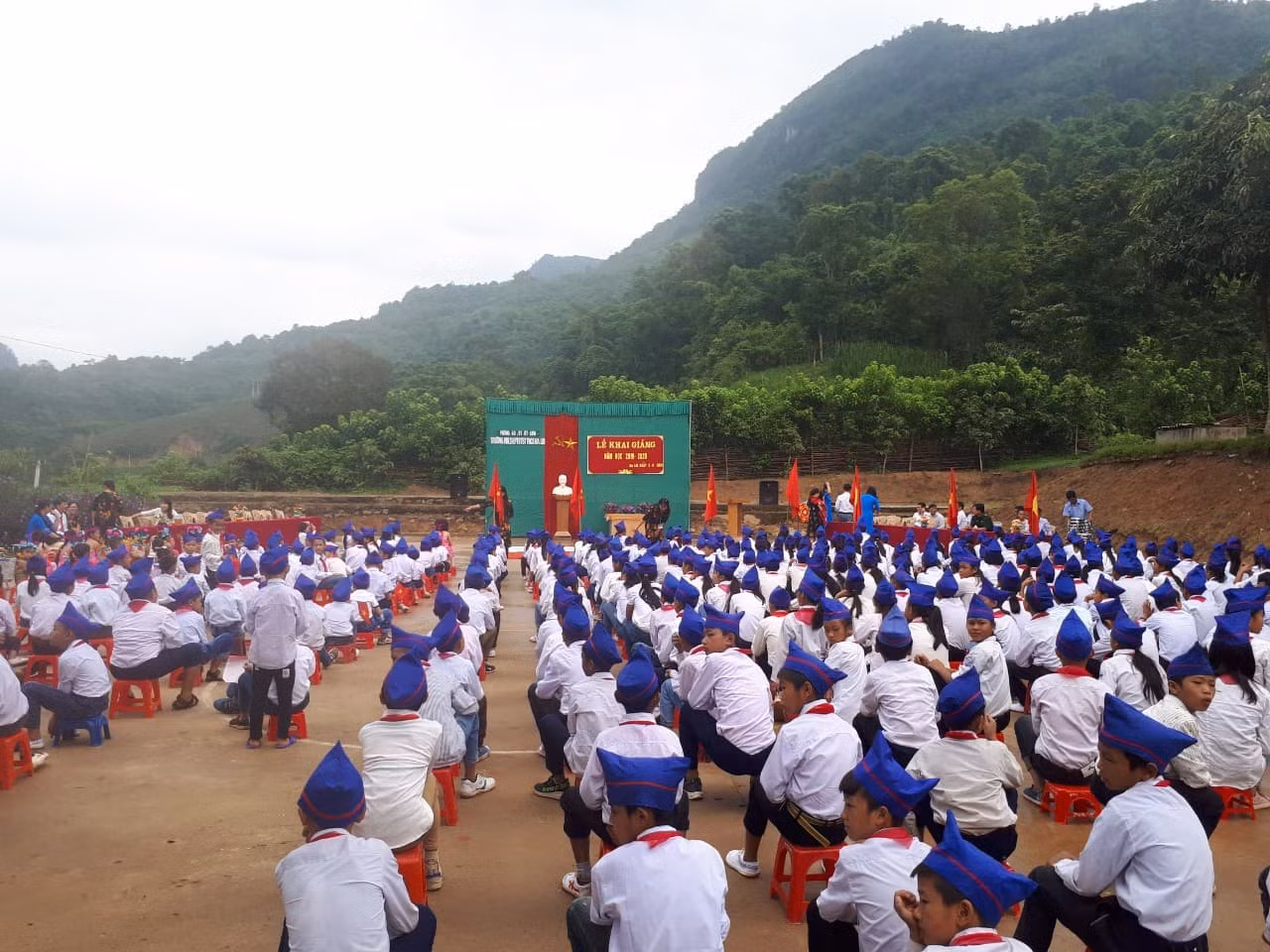 Học sinh Trường Phổ thông Dân tộc bán trú-Trung học cơ sở Na Loi huyện Kỳ Sơn, tỉnh Nghệ An (Ảnh CTV)