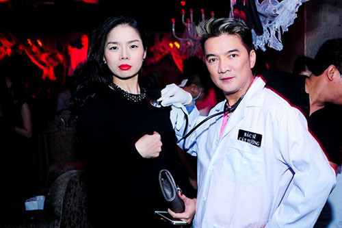 Đàm Vĩnh Hưng gây bức xúc khi hóa thân thành bác sĩ Tường Đàm Vĩnh Hưng gây bức xúc khi hóa thân thành bác sĩ Tường