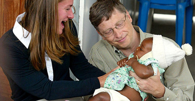 Tỉ phú Bill Gates là tấm gương sáng về việc làm từ thiện, chia sẻ với cộng đồng. Ảnh: USIS. Tỉ phú Bill Gates là tấm gương sáng về việc làm từ thiện, chia sẻ với cộng đồng. Ảnh: USIS.