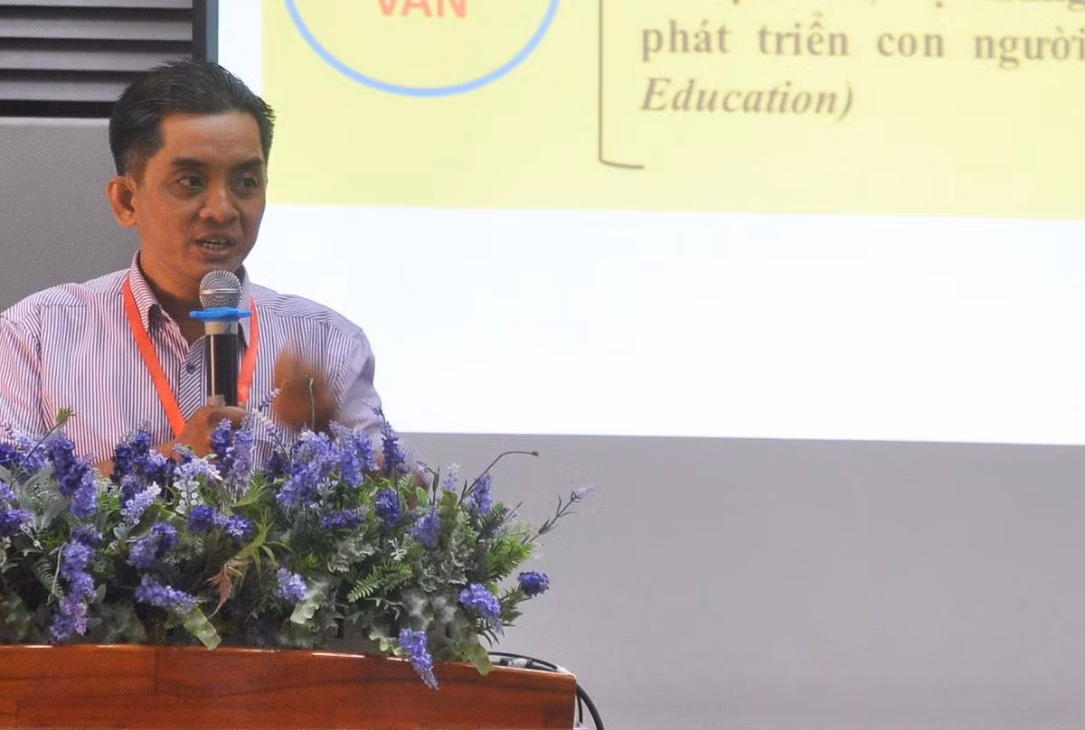 Tiến sĩ Nguyễn Thành Nhân (Đại học Quốc gia thành phố Hồ Chí Minh) nhấn mạnh rằng: nhân văn là giá trị cốt lõi của một nền giáo dục nhân bản và khai phóng. Ảnh: TN