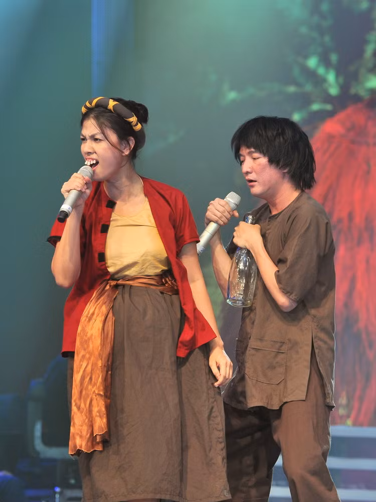 Kim Thư - một Thị Nở không thể xấu hơn với cái bụng bầu lớn và hàm răng vẩu “khủng khiếp”.