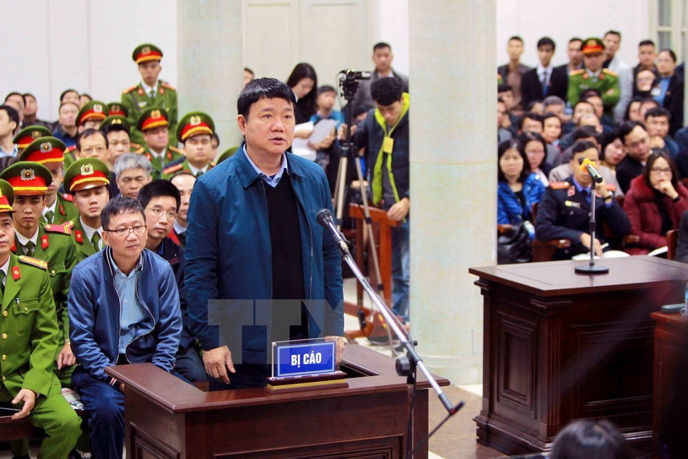 Ông Đinh La Thăng, Trịnh Xuân Thanh và các bị cáo khác giữ vị trí chủ chốt trong những đơn vị kinh tế quan trọng bị cáo buộc đã vi phạm các quy định, gây thiệt hại kinh tế đặc biệt nghiêm trọng, hoặc lập khống hợp đồng để ăn chia, chiếm đoạt tài sản Nhà nước...Ảnh: TTXVN.