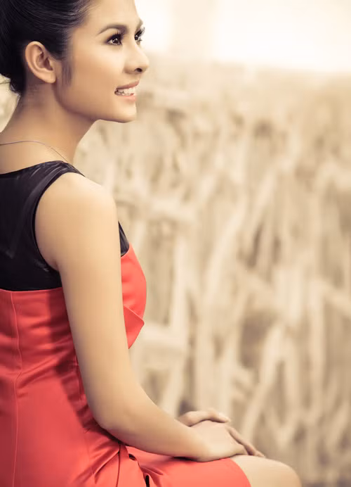 Việc nhảy vào chen ngang lời nói của đàn anh trong chương trình "Let us show" của nữ diễn viên khiến khán giả vô cùng bất bình. Đây không phải là lần đầu tiên Vân Trang và Lý Hùng nảy sinh những tranh cãi quyết liệt tại hậu trường của Hãy xem tôi diễn. Là hai trong số bốn vị giám khảo của cuộc thi tìm kiếm diễn viên mới này, tất nhiên chuyện đôi trai tài gái sắc này tranh luận nảy lửa để bênh vực thí sinh mình yêu thích cũng là điều dễ hiểu.