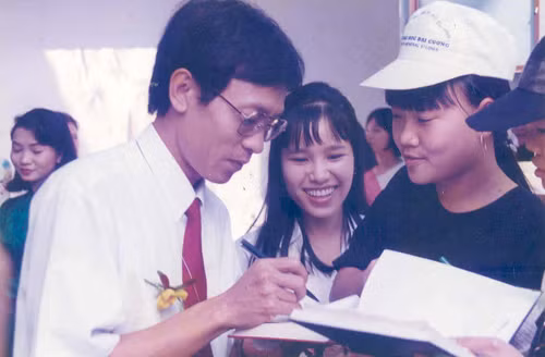Ký thì ký, nghề của anh rồi mà!