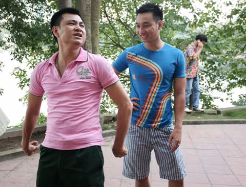 Thành Trung: Đấy, en nói rồi mà, sờ vào cái huyệt này chỉ có mà sướng 'tê' người thôi! Thành Trung: Đấy, en nói rồi mà, sờ vào cái huyệt này chỉ có mà sướng 'tê' người thôi!